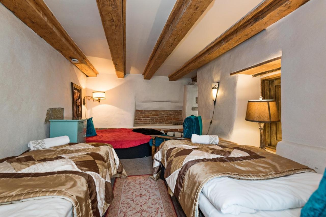 Historical Two-Bedroom Apartment With Sauna, Jacuzzi And Fireplace ทาลลินน์ ภายนอก รูปภาพ